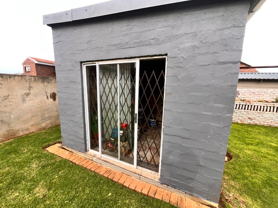 4 Bedroom Property for Sale in Noorsekloof Eastern Cape